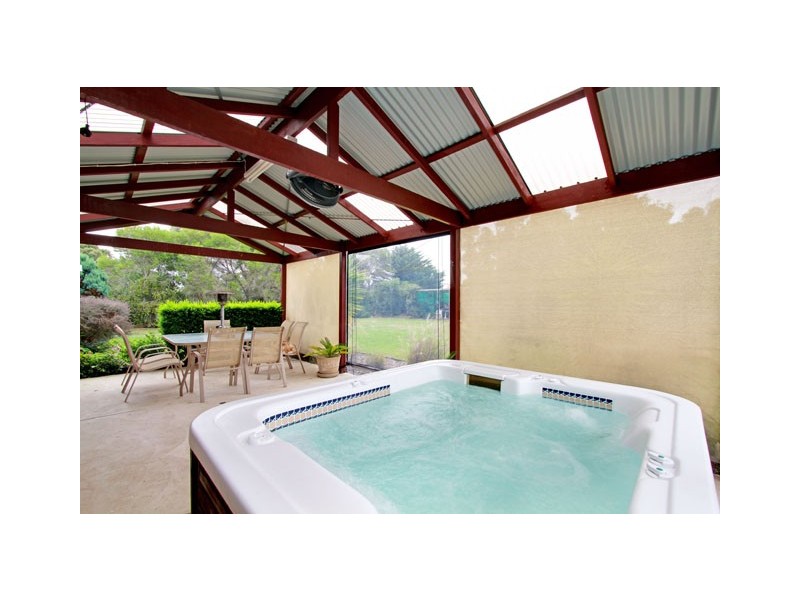 15 Nicholson Lane, Toongabbie VIC 3856