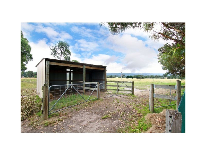 15 Nicholson Lane, Toongabbie VIC 3856