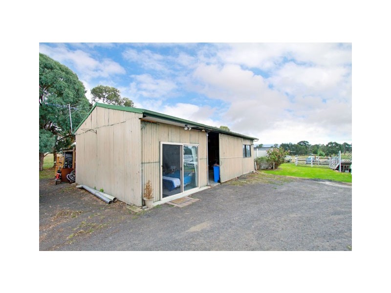 15 Nicholson Lane, Toongabbie VIC 3856