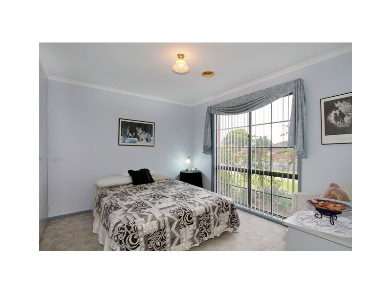 33 Parkwood Way, Traralgon VIC 3844