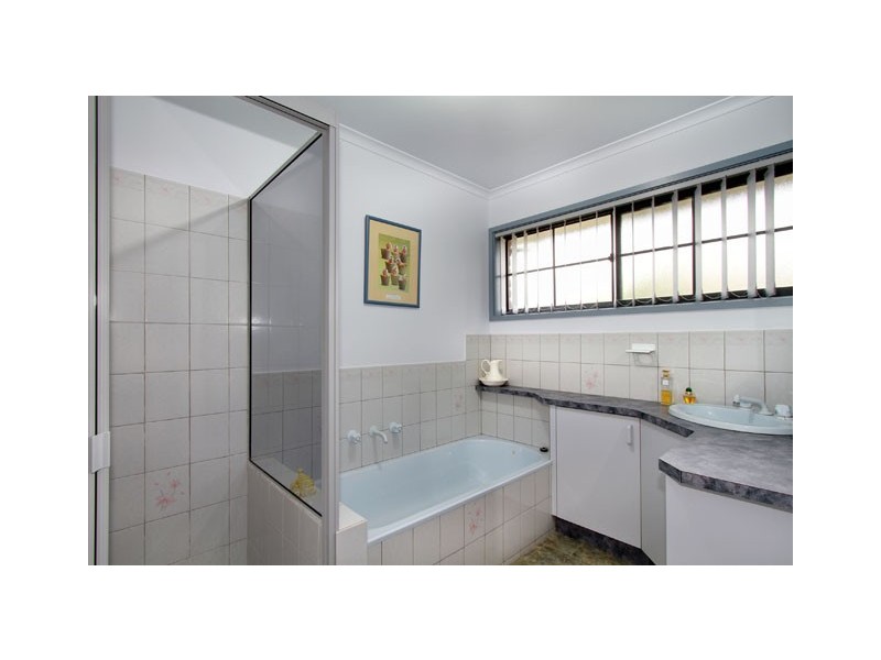 33 Parkwood Way, Traralgon VIC 3844