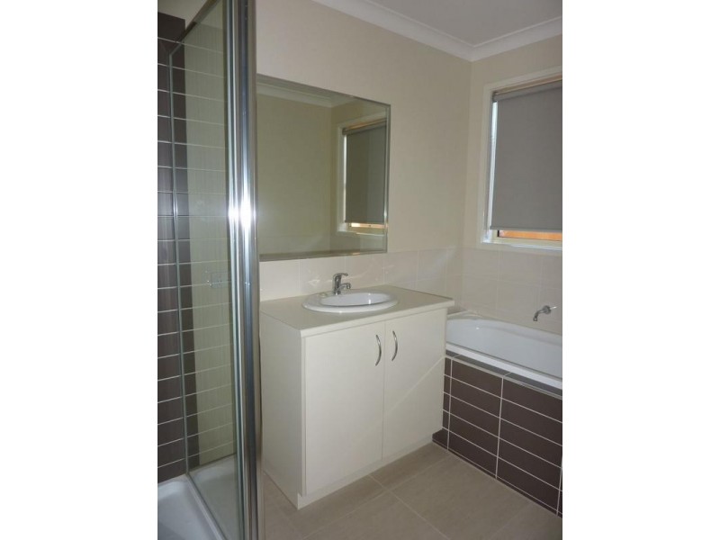 8 Roscommon Drive, Traralgon VIC 3844