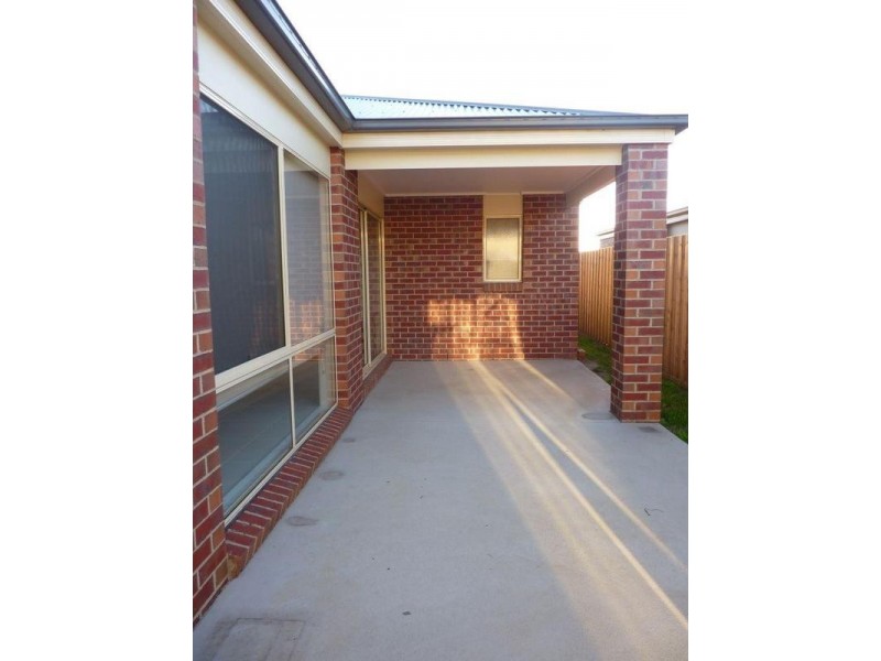 8 Roscommon Drive, Traralgon VIC 3844