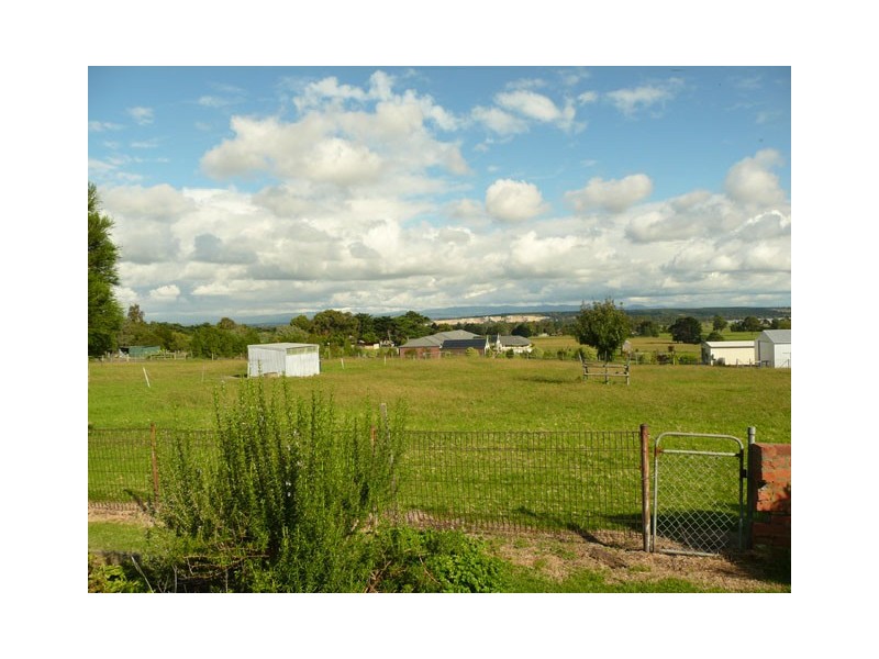 42 Main Road, Tyers VIC 3844