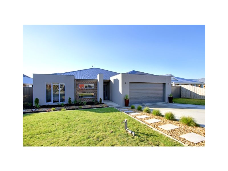 7 Dunsmuir Grove, Traralgon VIC 3844