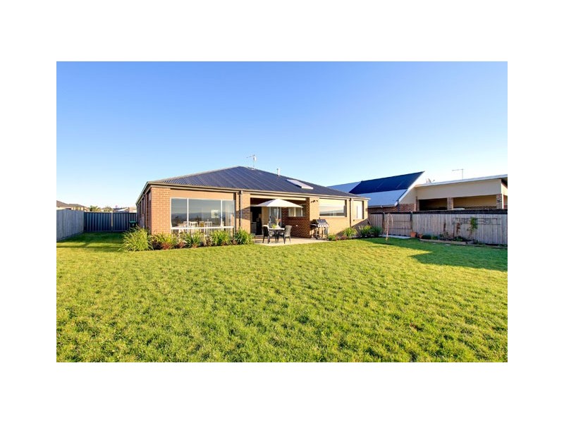 7 Dunsmuir Grove, Traralgon VIC 3844