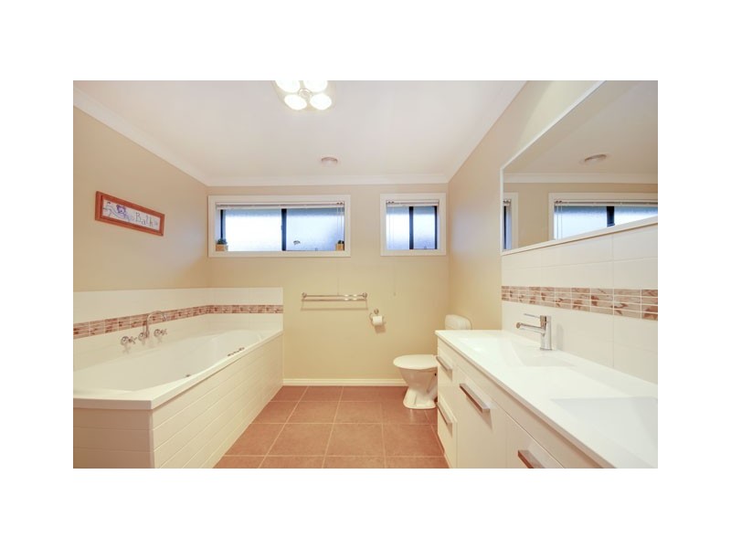 11 Inverness Way, Traralgon VIC 3844