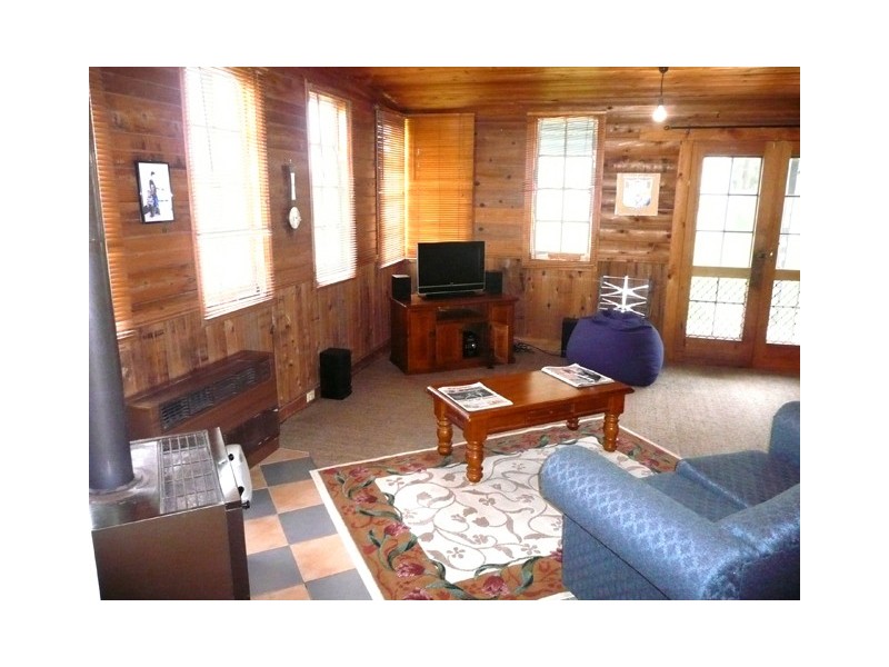 1 Main Road, Cowwarr VIC 3857