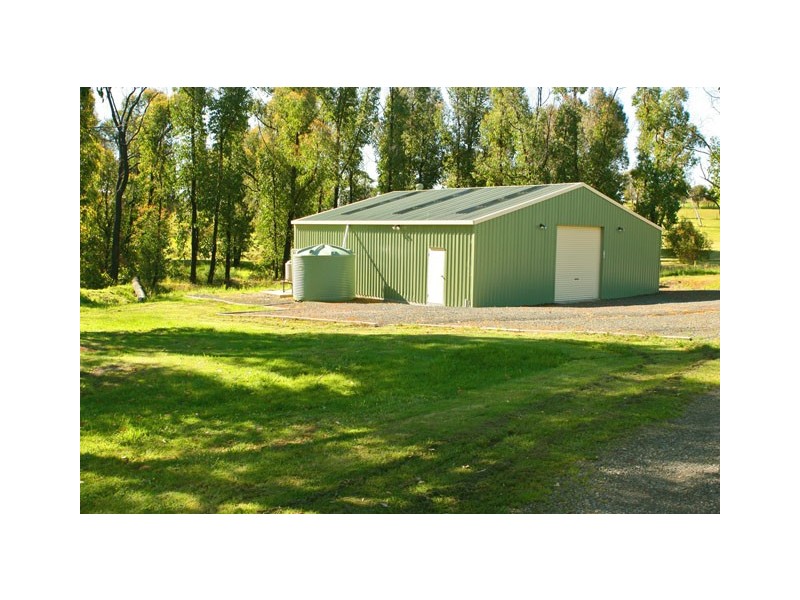15 Chisolm Drive, Callignee VIC 3844