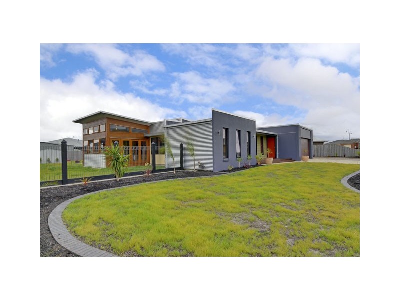 14 COBON COURT, Morwell VIC 3840