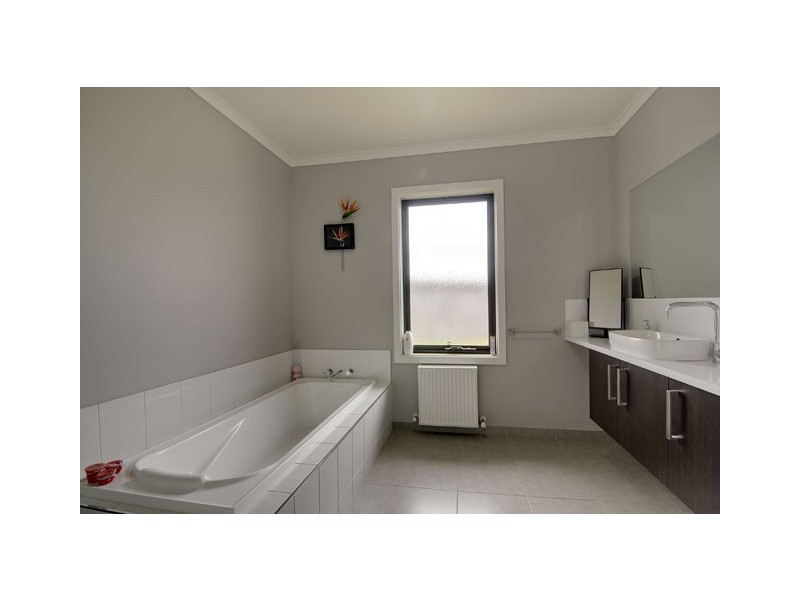 14 COBON COURT, Morwell VIC 3840