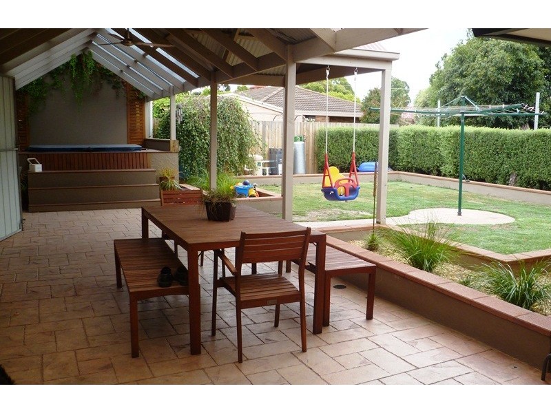 33 Meadow Park Drive, Traralgon VIC 3844
