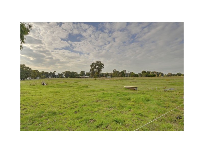 75 Thompson Drive, Cowwarr VIC 3857