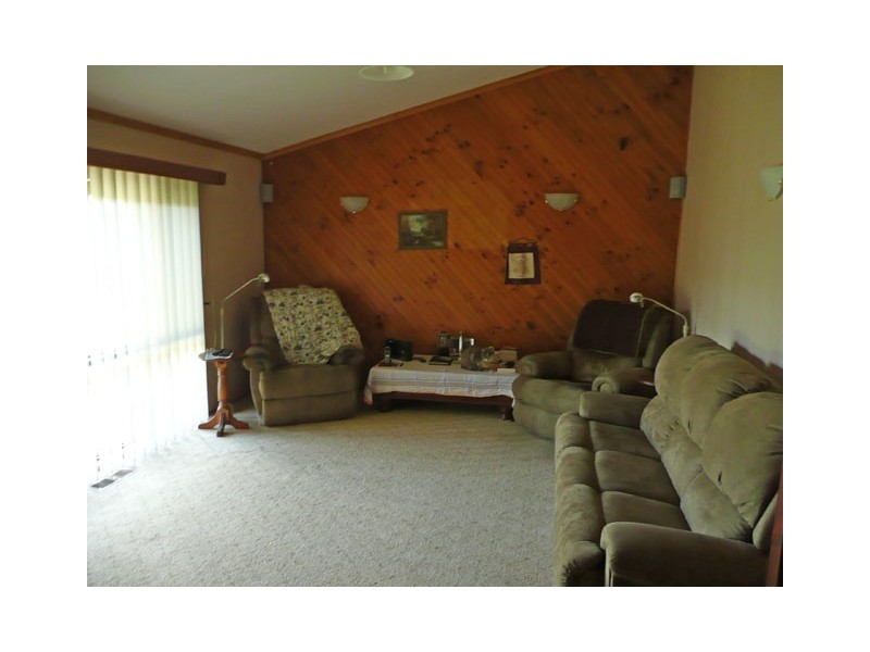 73 Moore Street, Rosedale VIC 3847