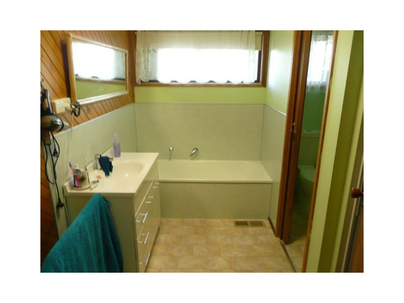 73 Moore Street, Rosedale VIC 3847