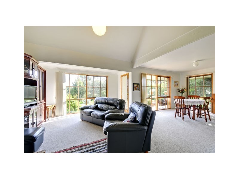 90 Warren Terrace, Hazelwood North VIC 3840