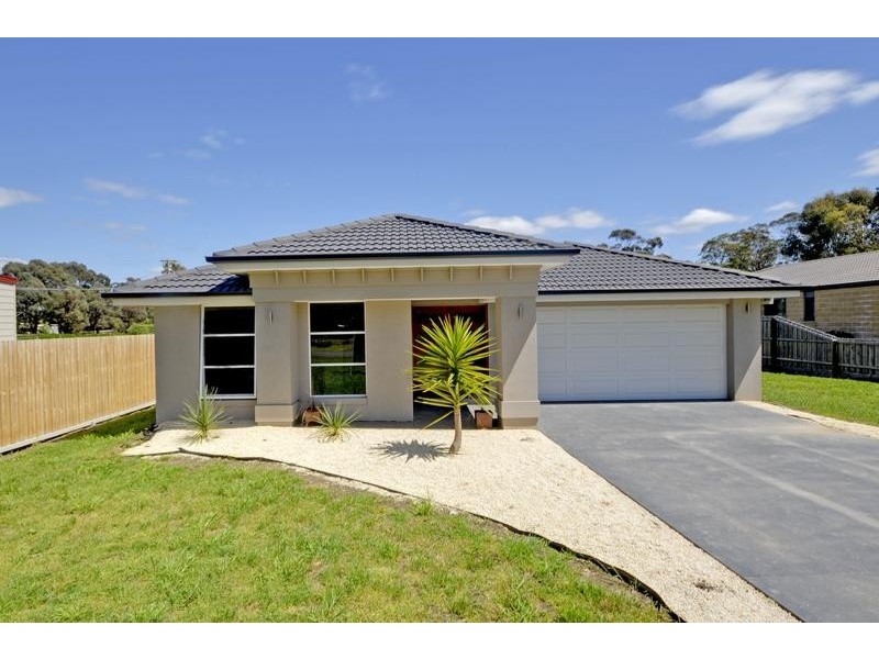 15 Stringers Road, Toongabbie VIC 3856