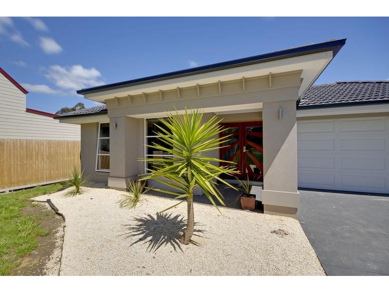 15 Stringers Road, Toongabbie VIC 3856
