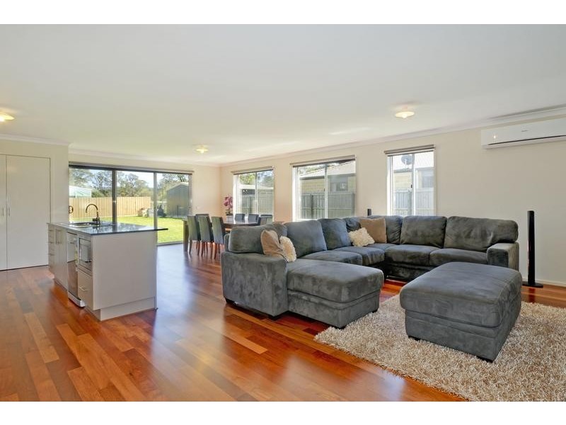 15 Stringers Road, Toongabbie VIC 3856