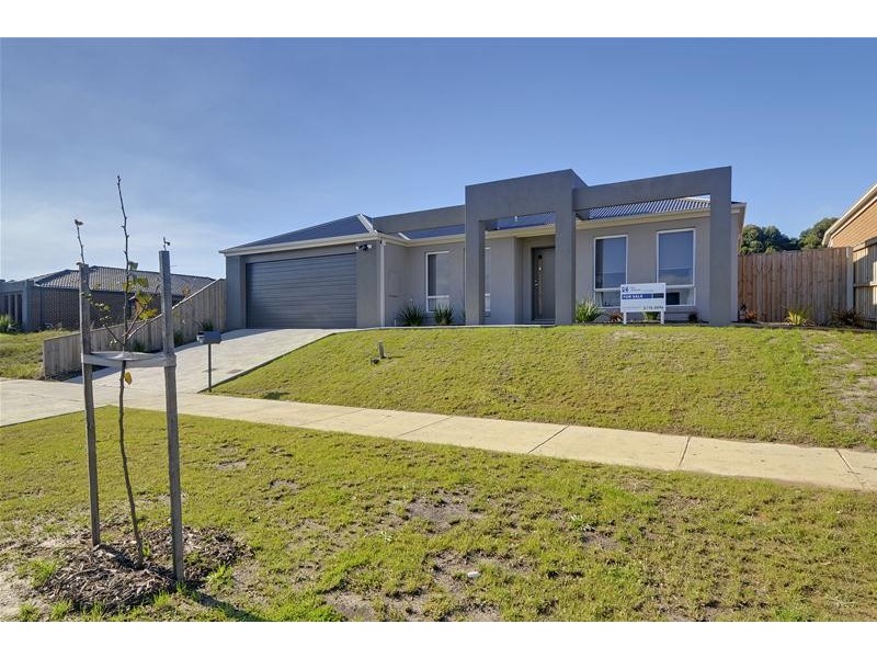 33 Christian Rise, Traralgon VIC 3844