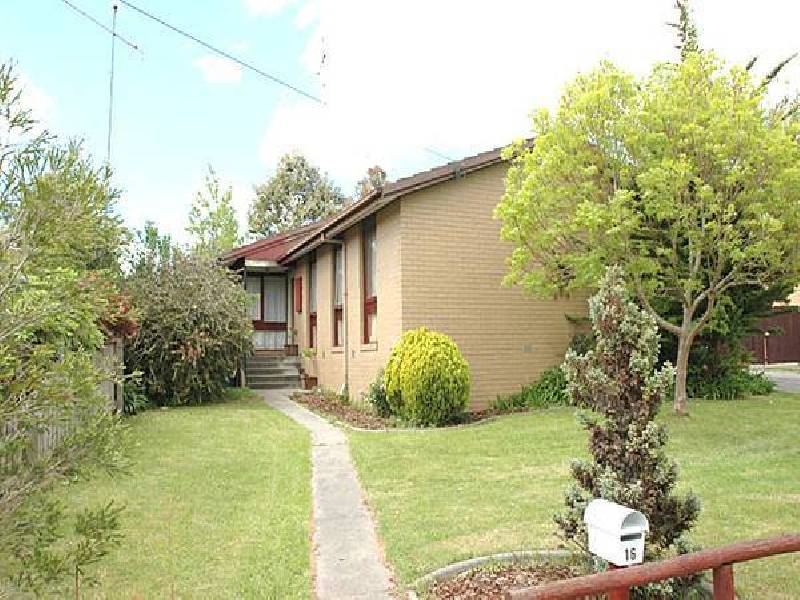 16 Maple Crescent, Churchill VIC 3842