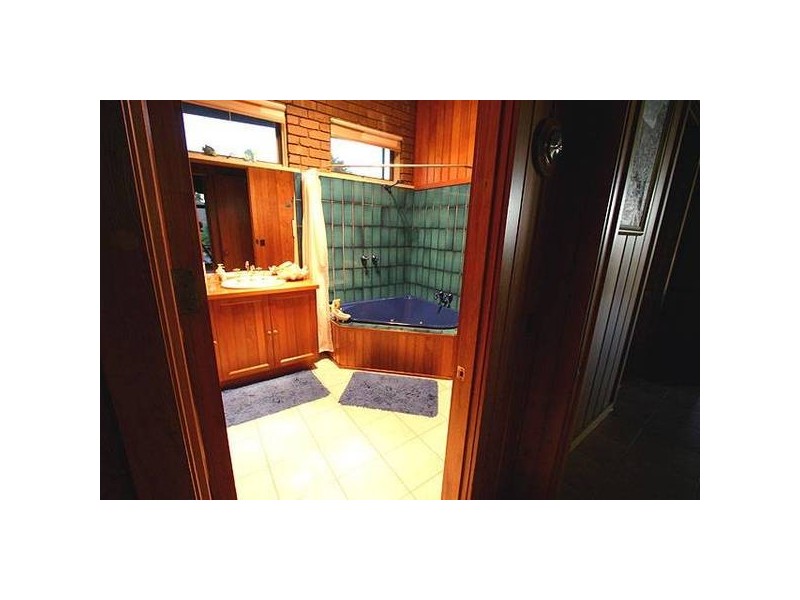 35 COOLOONGATTA DRIVE, Tyers VIC 3844