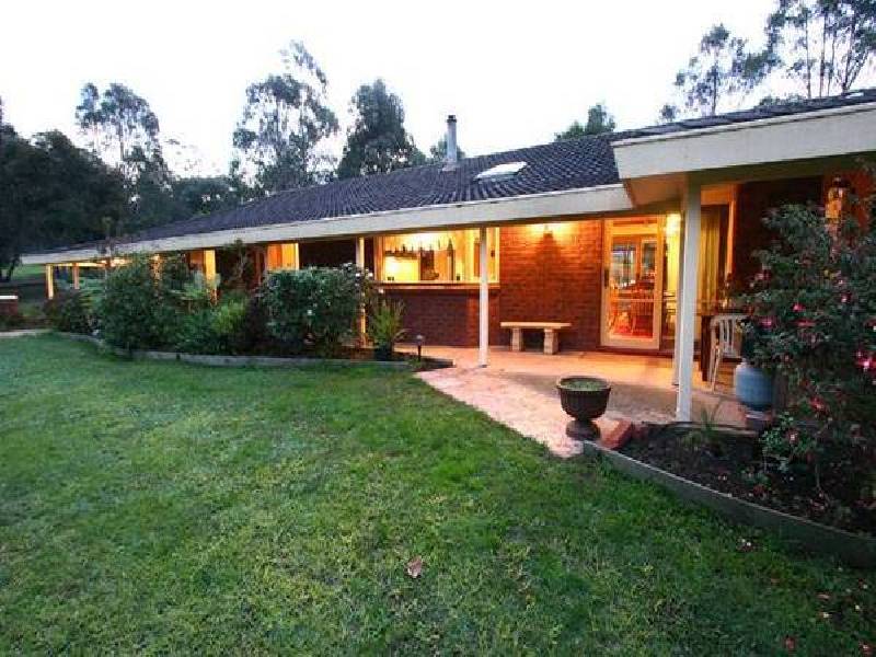 15 Bickertons Road, Glengarry North VIC 3854