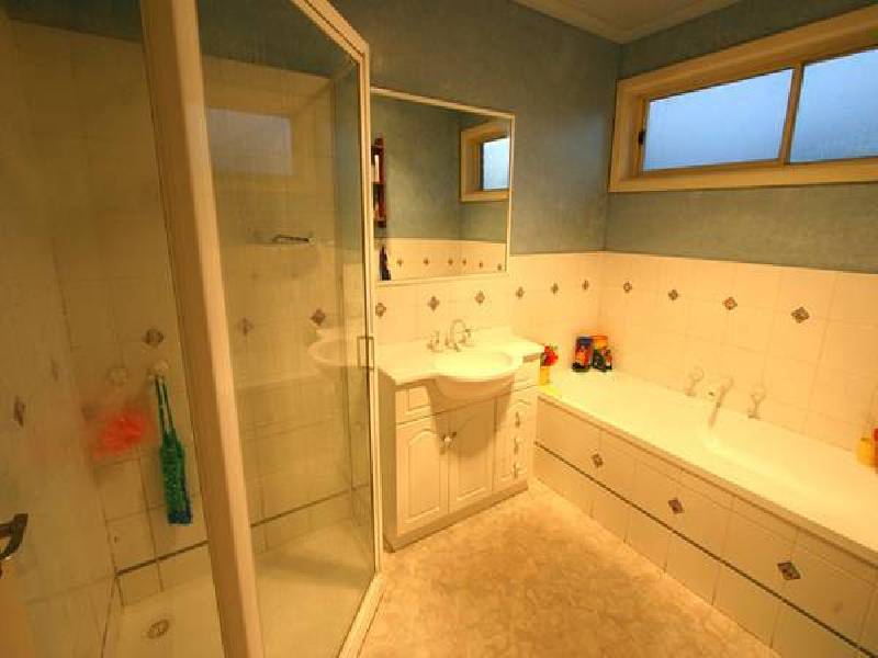 18 Latrobe Crescent, Traralgon VIC 3844