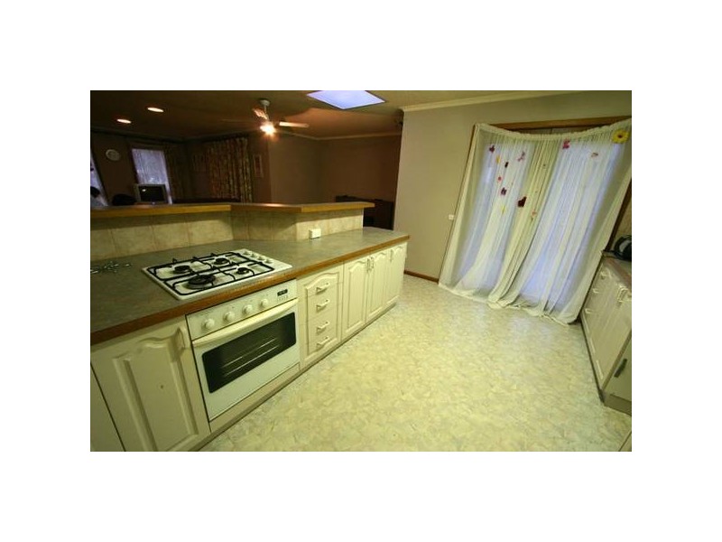 18 Latrobe Crescent, Traralgon VIC 3844