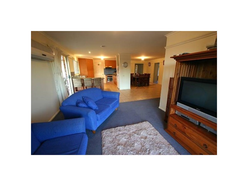 Ellavale Drive, Traralgon VIC 3844