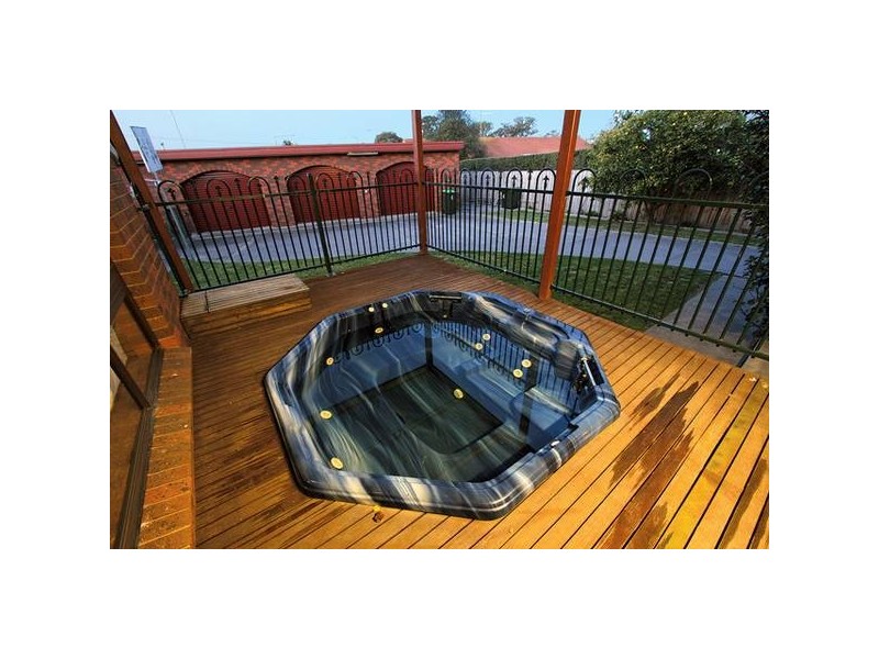 46 Parkwood Way, Traralgon VIC 3844