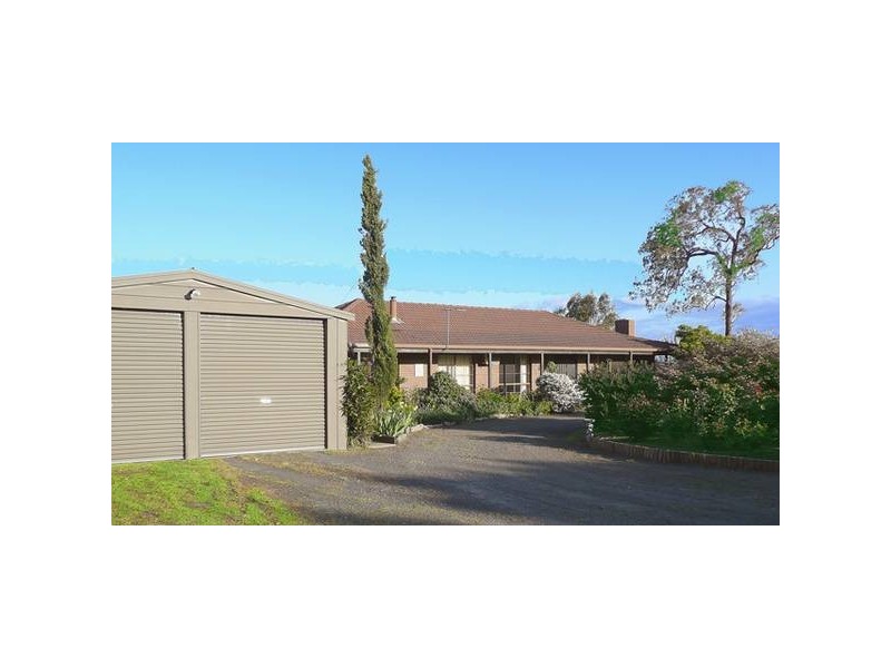10 Reservoir Road, Toongabbie VIC 3856