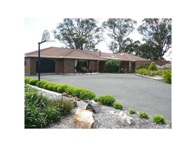 135 Rickard Drive, Hazelwood South VIC 3840