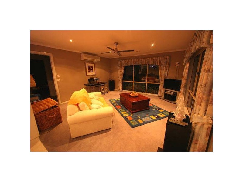 12 Barton Place, Traralgon VIC 3844