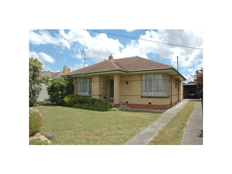 19 Loch Park Road, Traralgon VIC 3844
