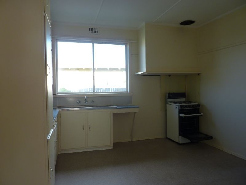 16 Tulloch Street, Morwell VIC 3840