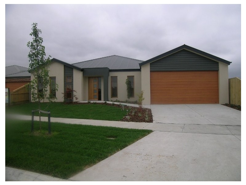17 Summerhill Close, Traralgon VIC 3844