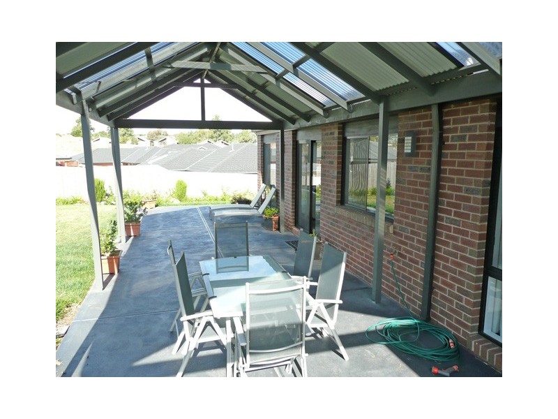 18 Lawn Avenue, Traralgon VIC 3844