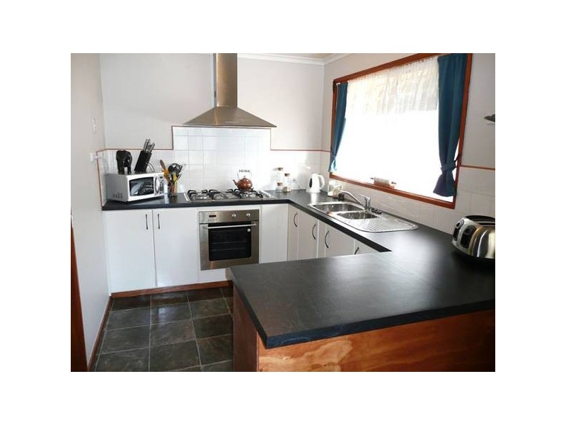 33 Sparks Lane, Toongabbie VIC 3856