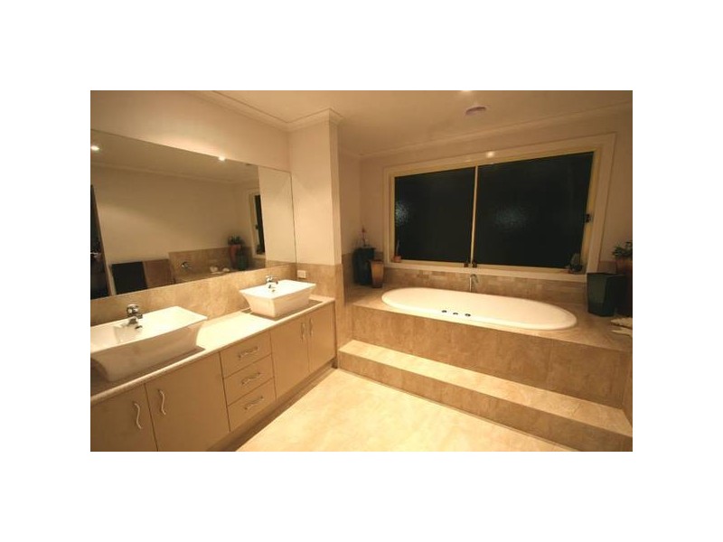 17 Woodhall Close, Traralgon VIC 3844