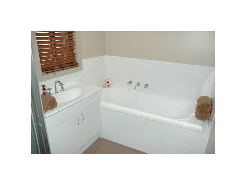 1/24 Ambrose Avenue, Traralgon VIC 3844