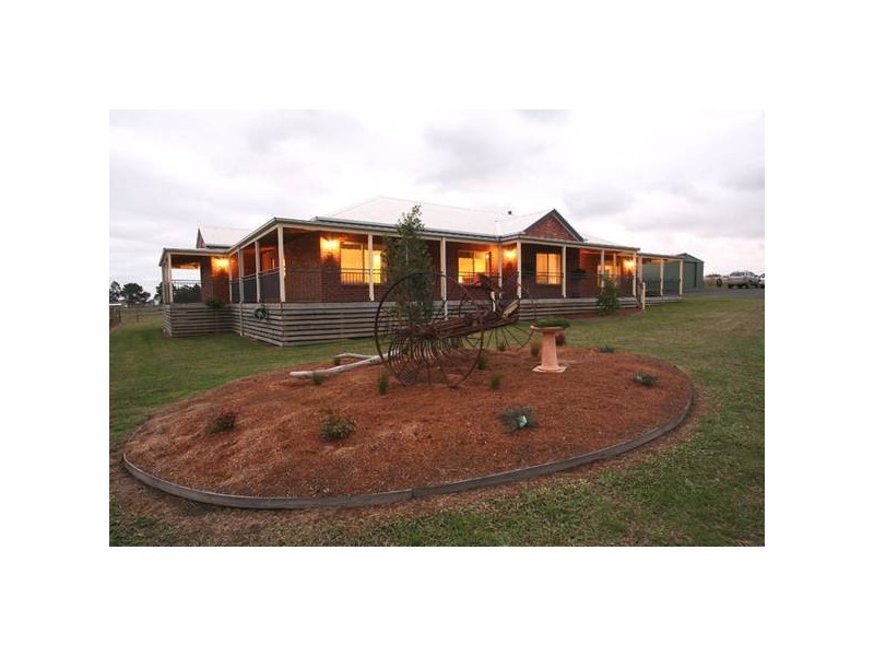 11 Warren Terrace, Hazelwood North VIC 3840