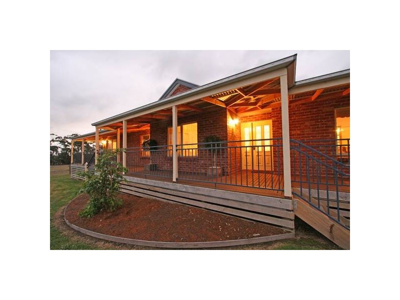 11 Warren Terrace, Hazelwood North VIC 3840