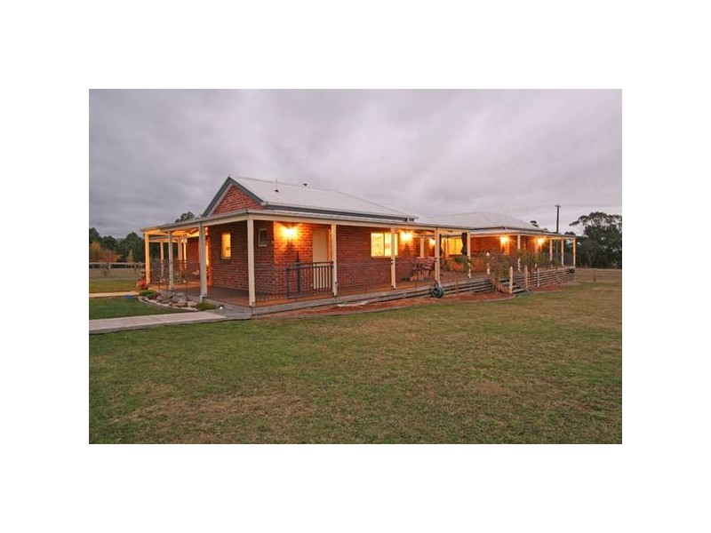 11 Warren Terrace, Hazelwood North VIC 3840