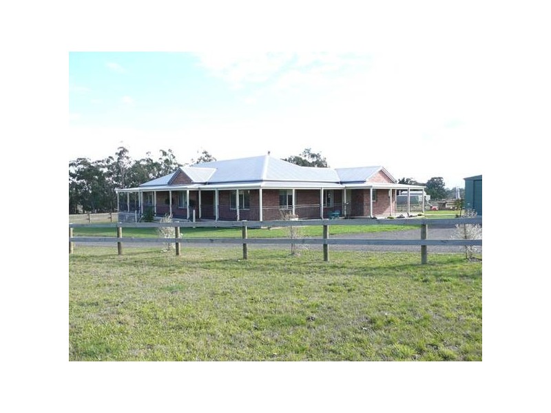 11 Warren Terrace, Hazelwood North VIC 3840