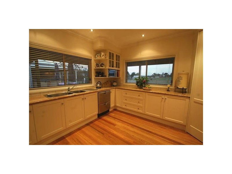 11 Warren Terrace, Hazelwood North VIC 3840