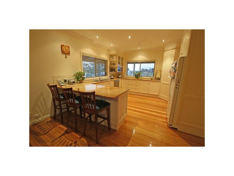 11 Warren Terrace, Hazelwood North VIC 3840