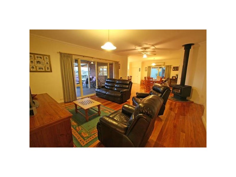 11 Warren Terrace, Hazelwood North VIC 3840