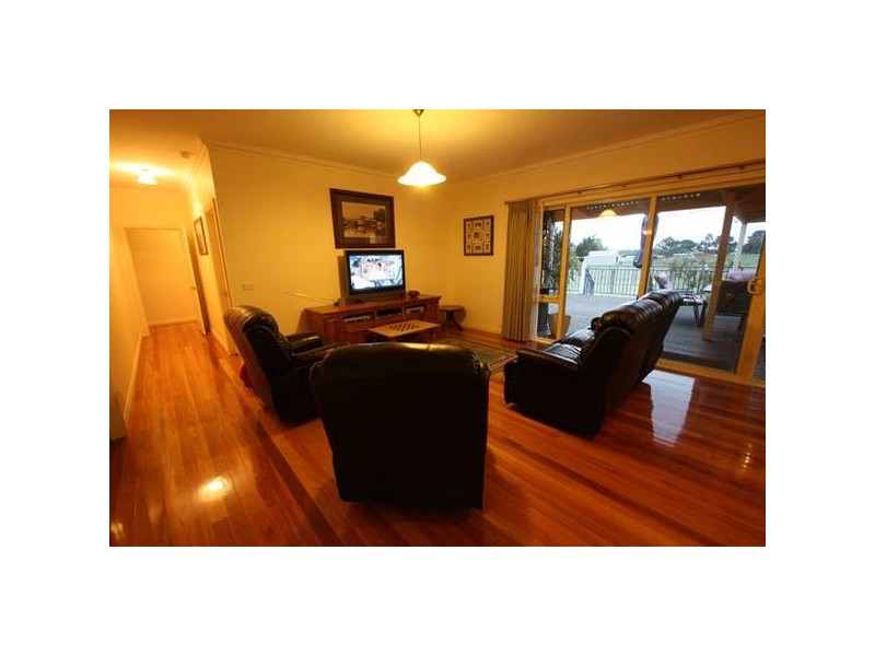 11 Warren Terrace, Hazelwood North VIC 3840