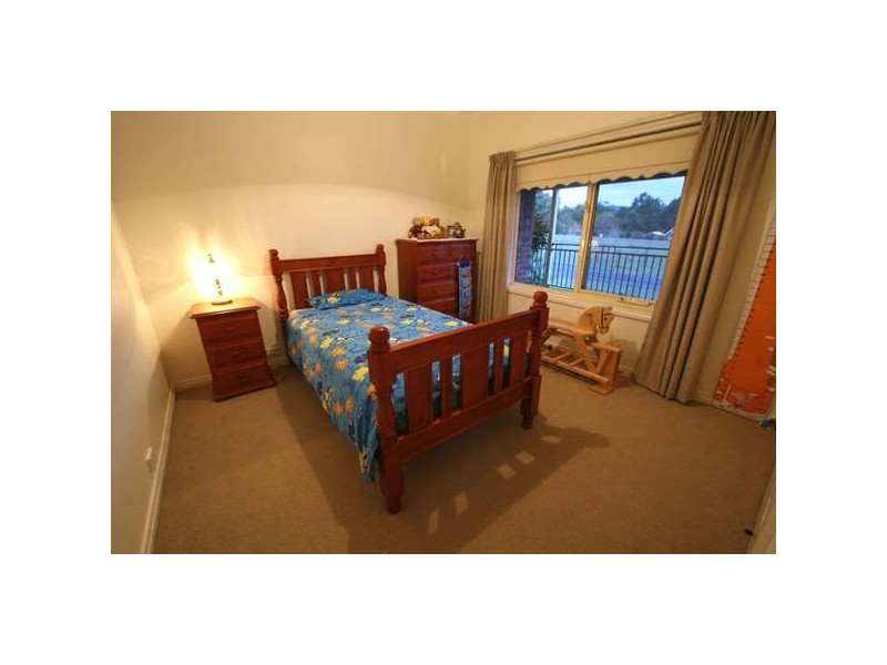 11 Warren Terrace, Hazelwood North VIC 3840